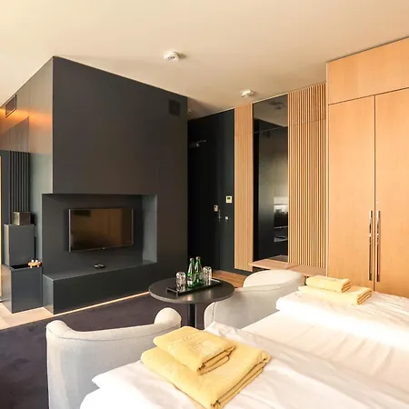 Ilonn Boutique Limanowskiego מלון 4*